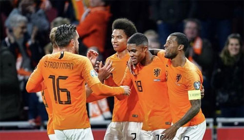 教练席上的 教练席上的